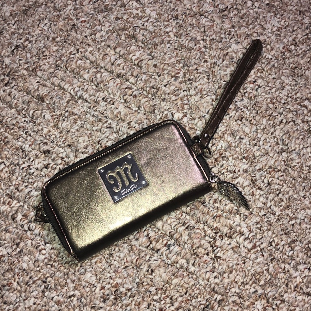 Like New Miss Me Wristlet
